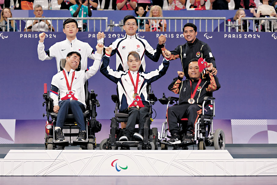 ◆龍子健（前排中）第四度征戰殘奧會終贏得金牌。 中國香港殘疾人奧委會圖片