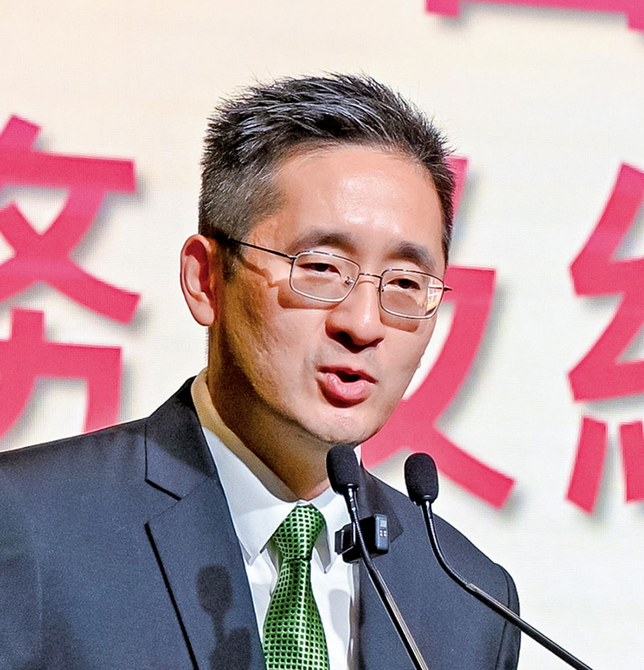 ◆陳百里在典禮上致辭。