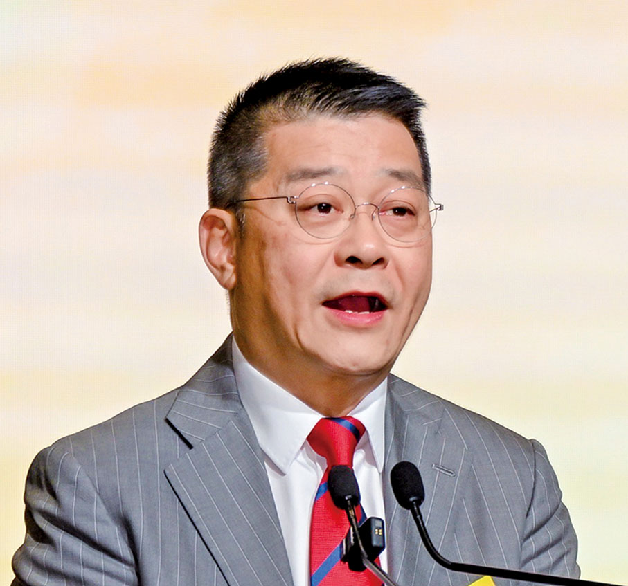 ◆曾智明今年繼續贊助100萬支持，代表「香港客屬總會曾憲梓獎學金」於典禮上致辭。