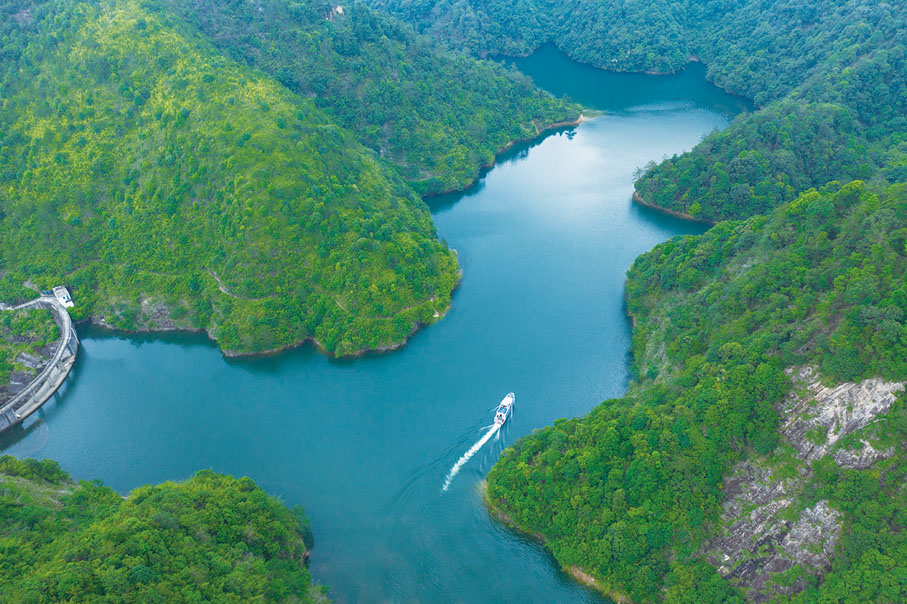 ◆ 東風湖水庫。   葉棟 攝