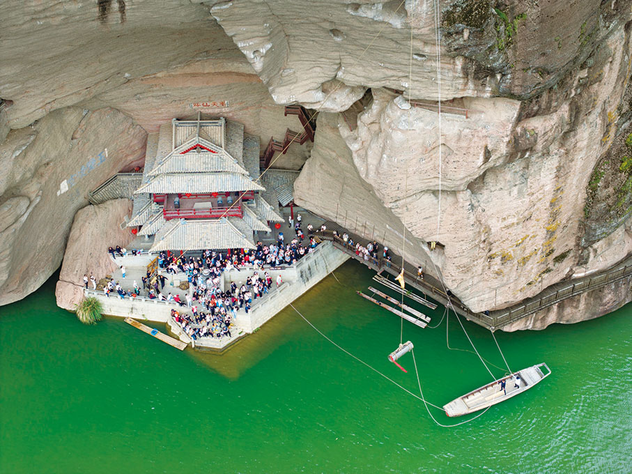 ◆ 古越懸棺表演。高武 攝