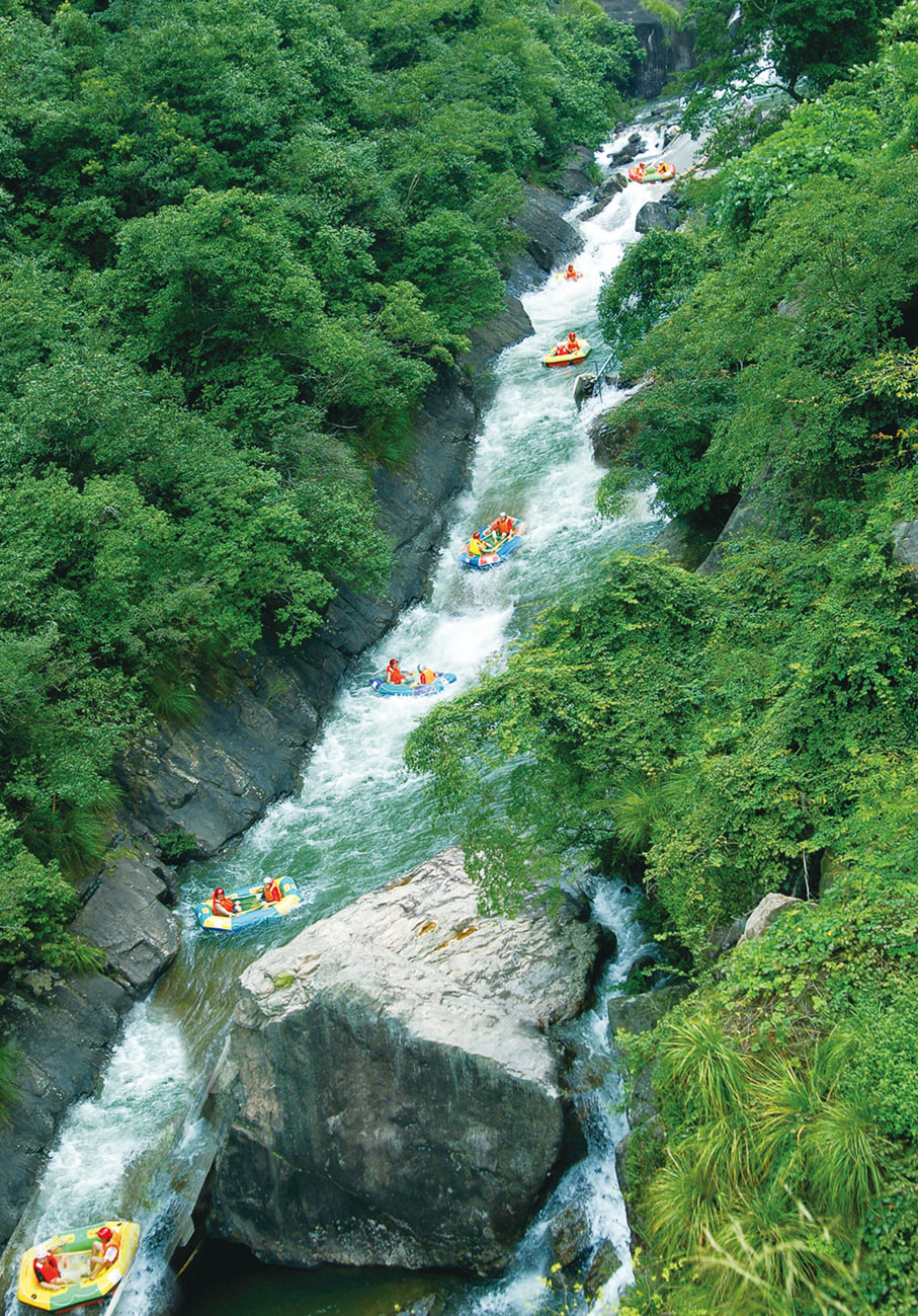 ◆ 「亞洲第一漂」大覺山峽谷漂流。