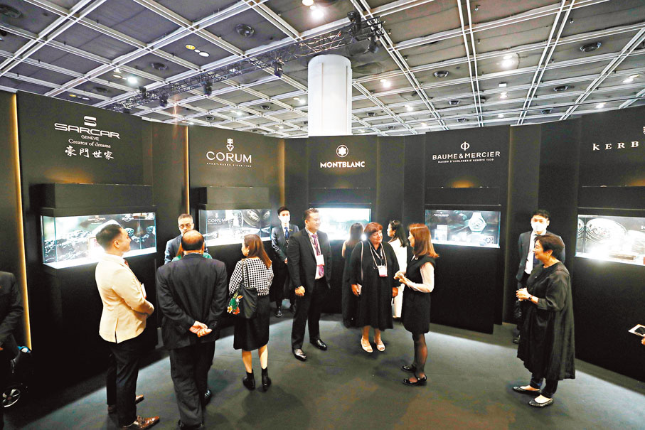 ◆香港鐘表展昨起一連五日（9月3至7日）在會展舉行，有參展商表示今年展覽人流比去年理想。香港文匯報記者 郭木又攝