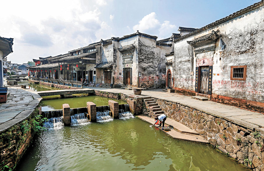 ◆徽州堨壩入選2024年世界灌溉工程遺產名錄。圖為唐模古村石橋頭堨。 中新社
