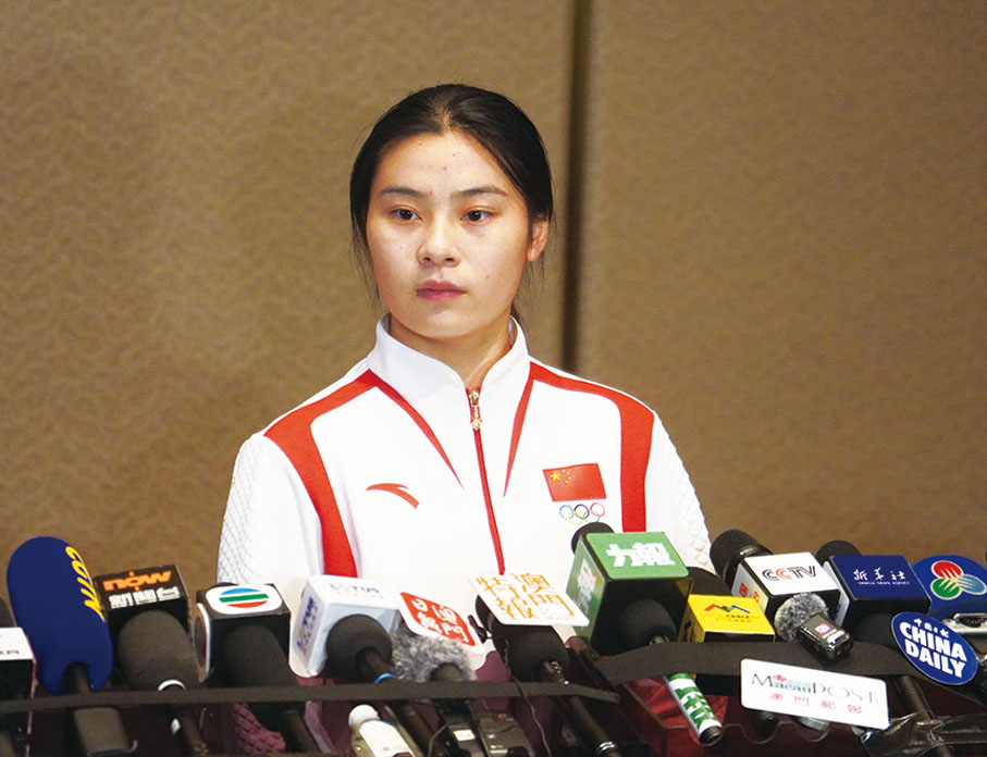 ◆ 奧運健兒鄧雅文接受訪問。