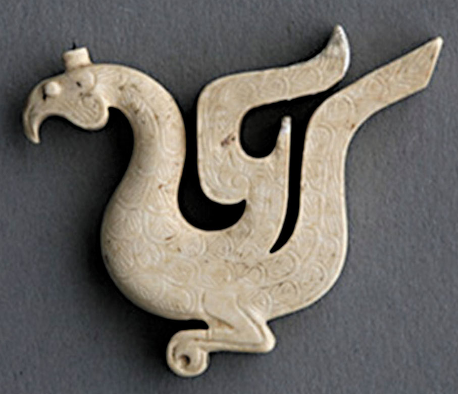 ◆鴻山遺址邱承墩出土的鳳形玉珮（玉飛鳳），是無錫市市徽的原型。