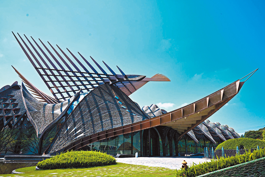 ◆瑪絲菲爾總部大廈的造型猶如雄鷹展翅。 香港文匯報深圳傳真