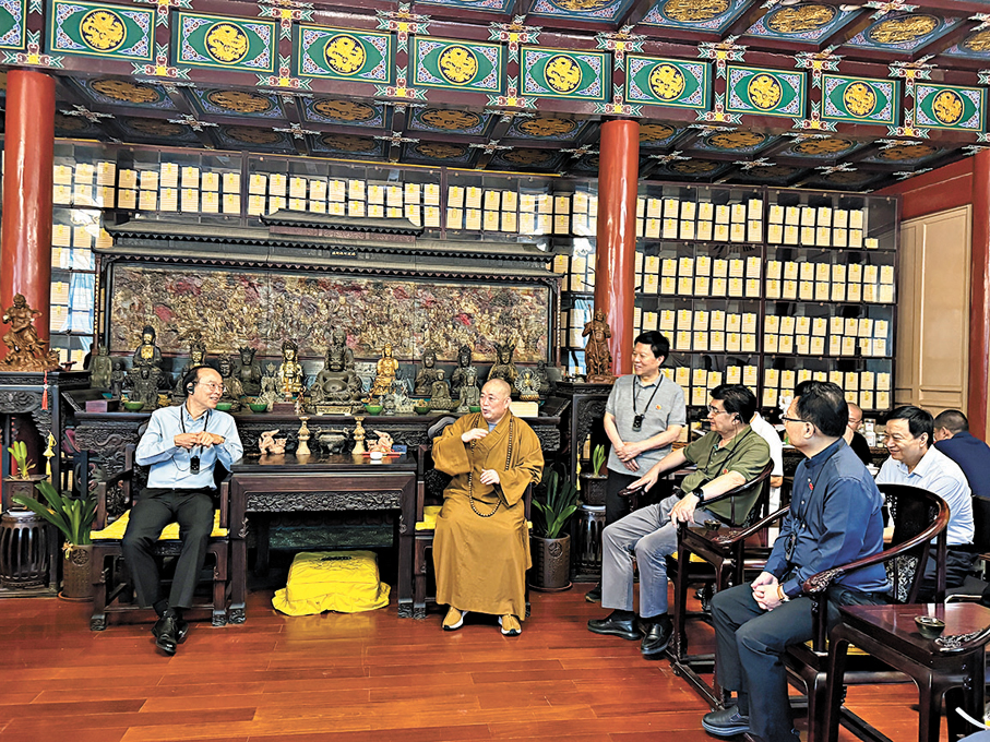 ◆視察組與少林寺方丈釋永信會面。