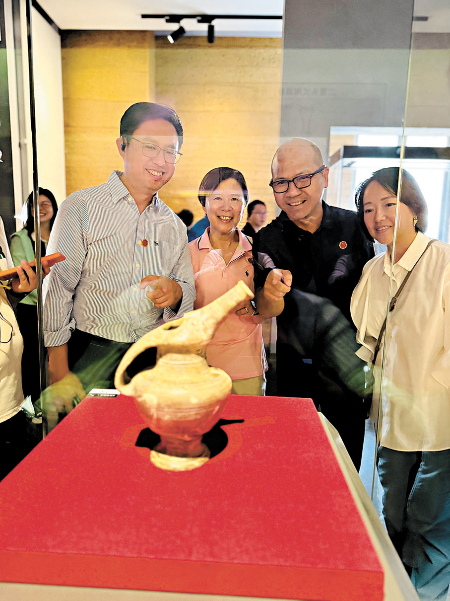 ◆視察組一行昨日前往二里頭夏都遺址博物館，了解中華文明探源工程和夏商周斷代工程研究情況。 香港文匯報記者劉蕊  攝