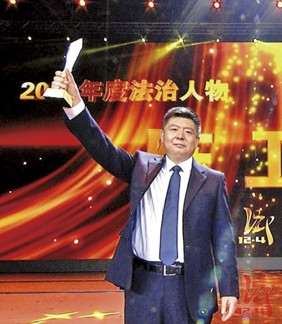 ◆陳衛東榮獲CCTV2012年度法治人物。
