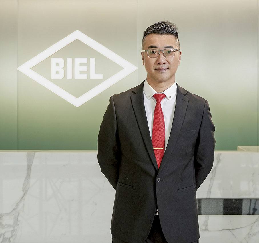 ◆2024年6月，楊俊光在伯恩光學留影。