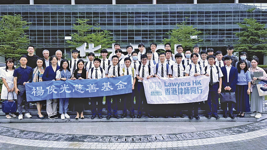 ◆2024年6月，楊俊光帶領一群中學生前去華大基因考察，讓學生有機會接觸不同領域的公司及創業家。