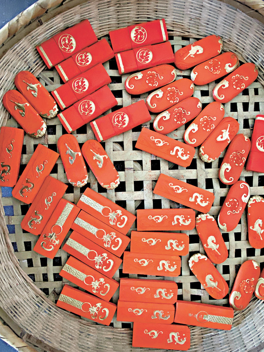 ●項氏徽墨廠製作的硃砂墨。 記者趙臣  攝