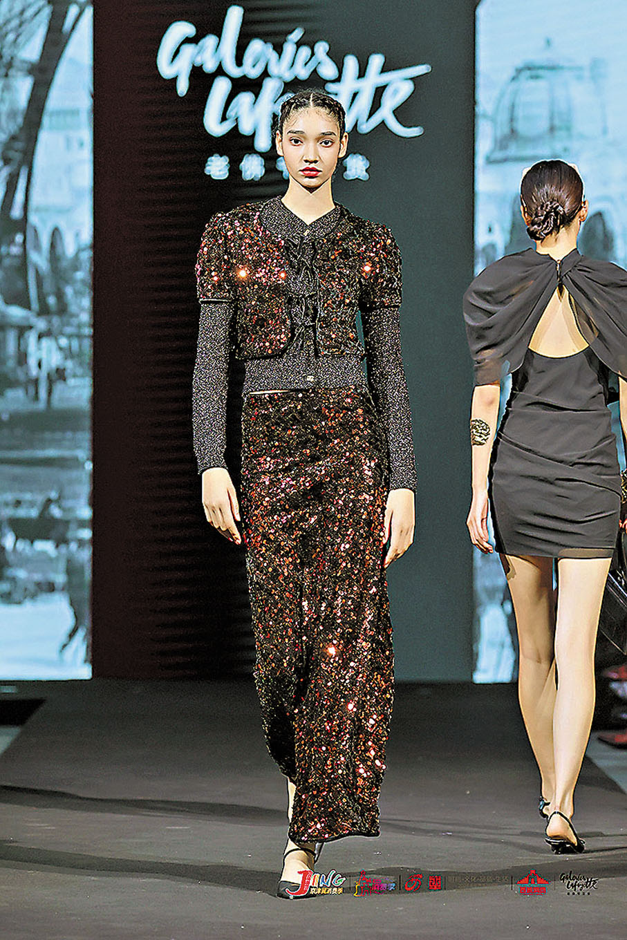 ●柔和的絲綢、蕾絲和緞面材質是美好年代系列的主打。