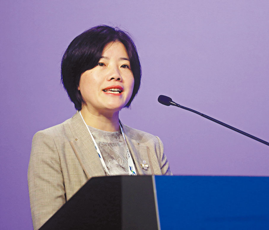 中國商務部服務貿易和商貿服務業司副司長洪麗