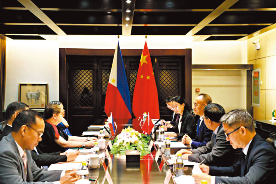 ●11日，外交部副部長陳曉東同菲律賓外交部副部長拉扎羅在北京共同舉行中菲南海問題雙邊磋商機制（BCM）團長會晤。 外交部網站圖