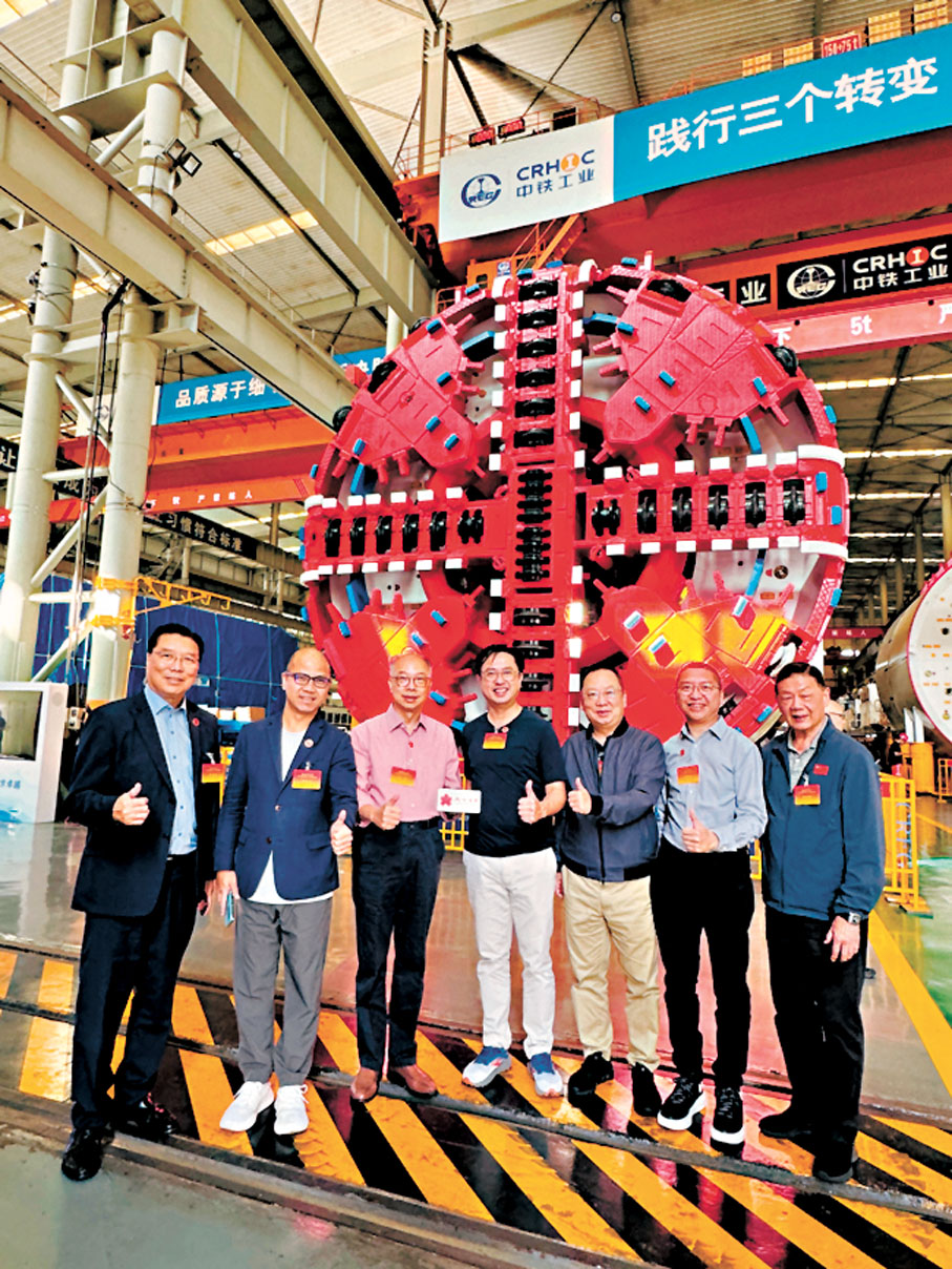 ●視察組參觀中鐵工程裝備集團有限公司。 
