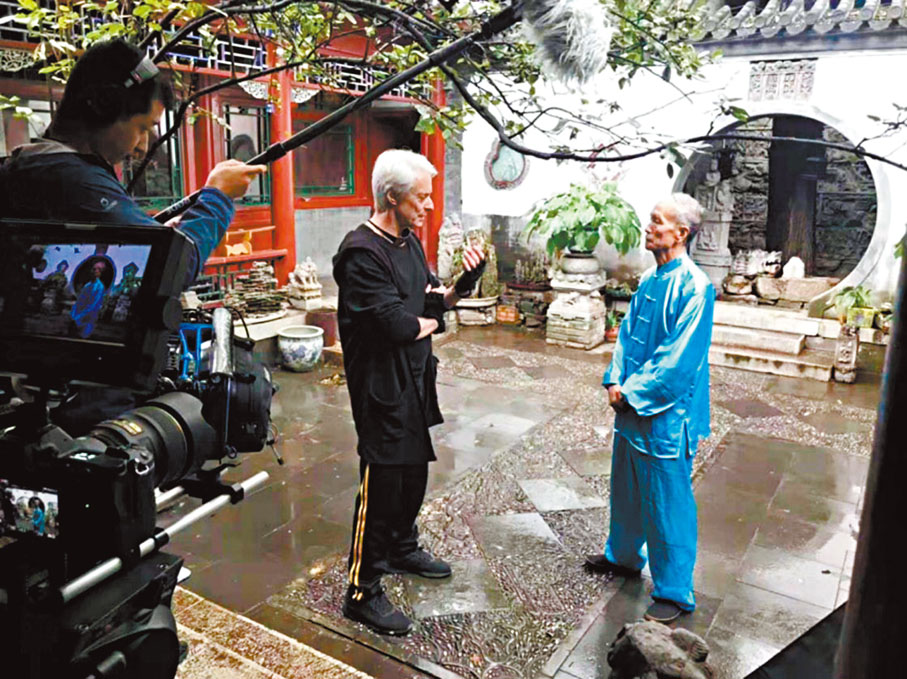 ●龍安志拜訪武術名家劉鴻池（右）。 圖：香巴拉工作室