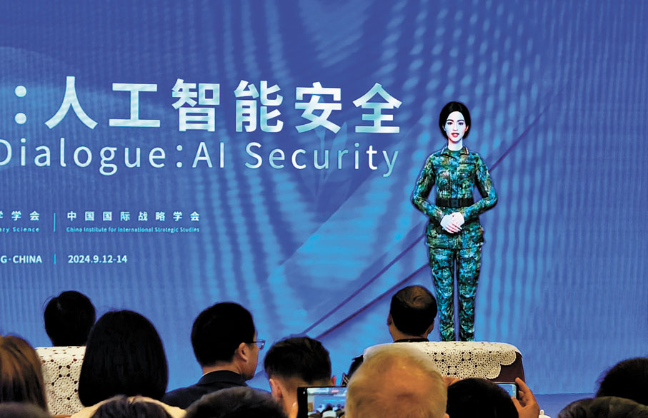 ●虛擬數字軍人「穆蘭」主持對話會。香港文匯報記者朱燁 攝