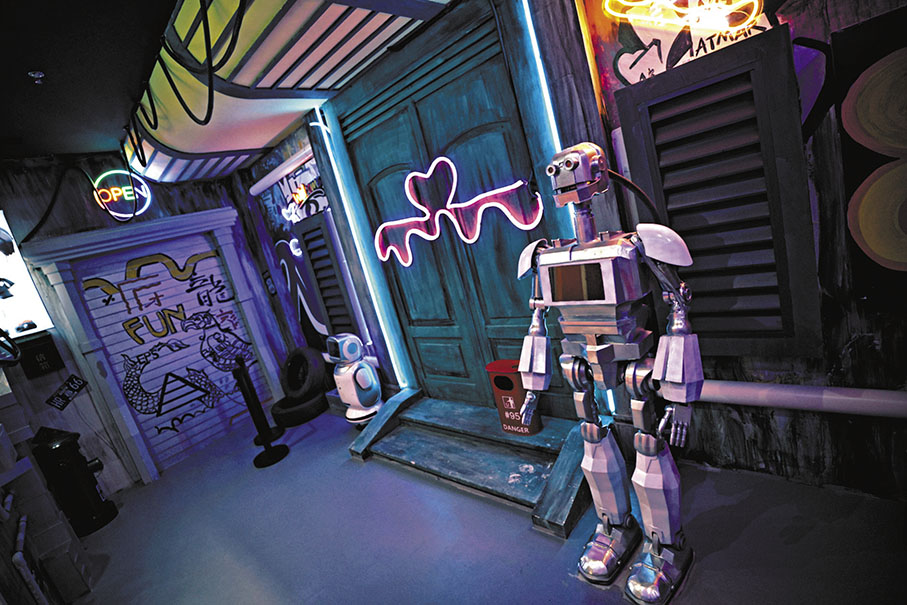 ● 在「愛次元空間」十二宮殿互動街區中，水瓶宮講述兩個AI機器人的愛情故事。