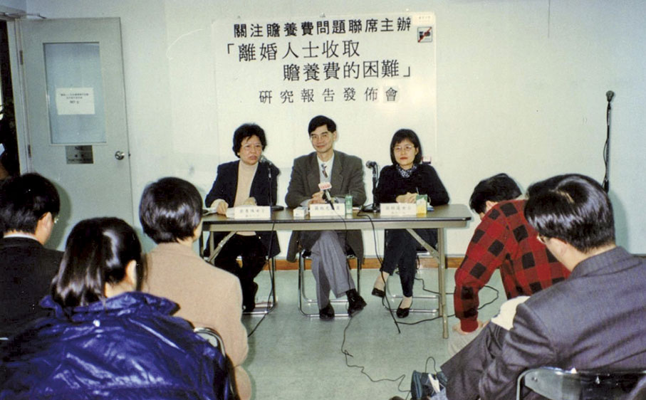 ●余秀珠（左）過去多年一直為婦女政策、贍養費等議題積極發聲。