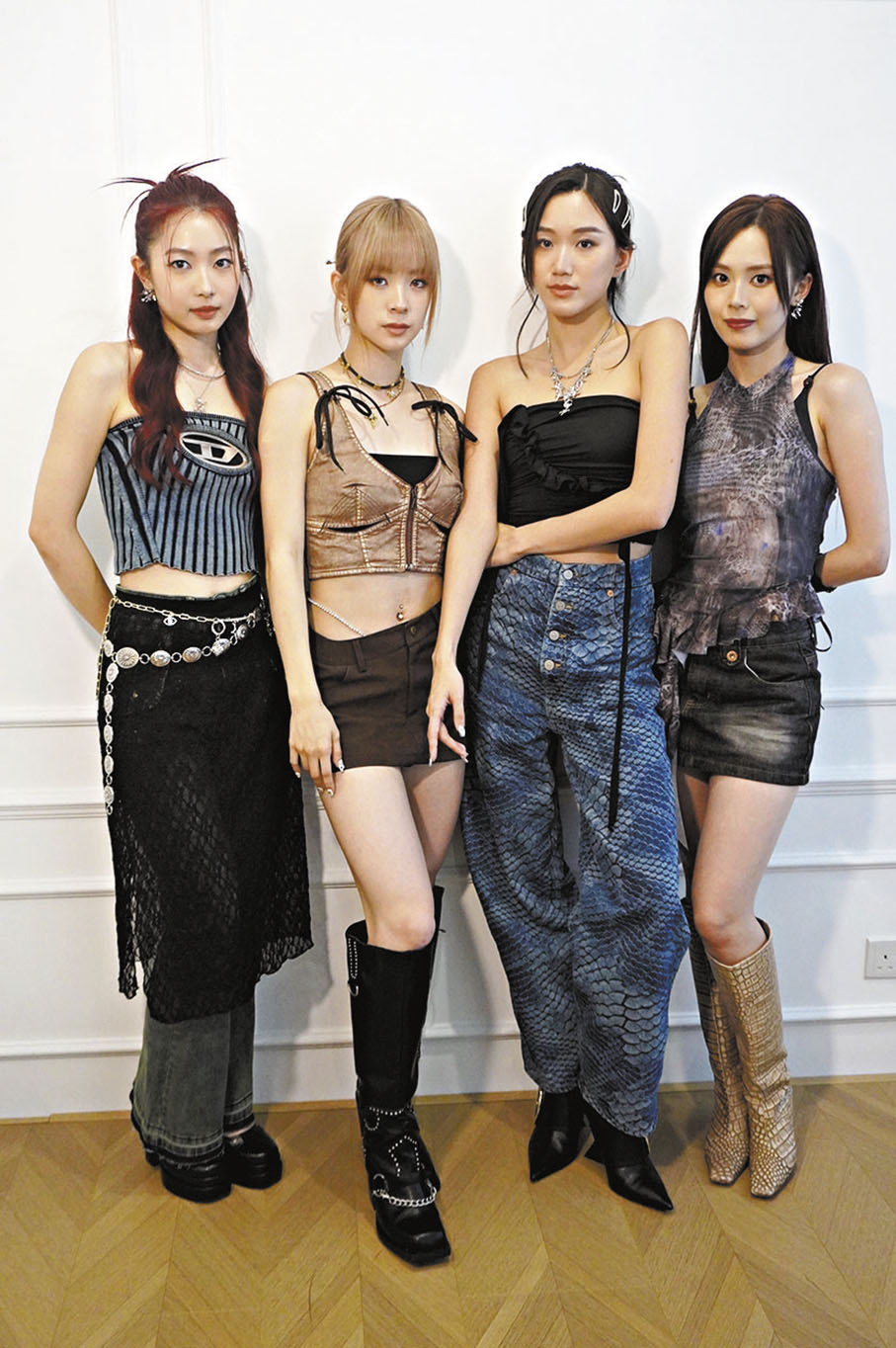 ●左起：Ada、ValC、Carina和Macy組成女團VIVA。