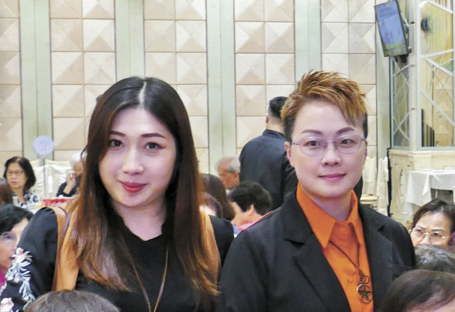 ●任丹楓與紫令秋台下也是好朋友。