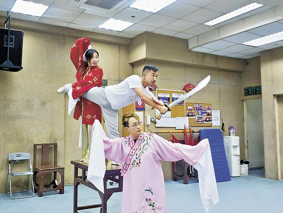 ●蔡之葳老師、任丹楓、紫令秋排演《脫阱救裴》創新身段。