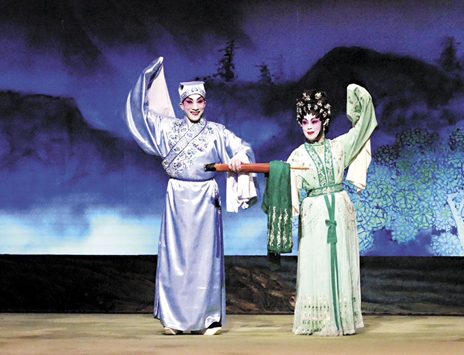 ●煒唐和鄧美玲最近演出《雙仙拜月亭》也演《搶傘》一折戲。