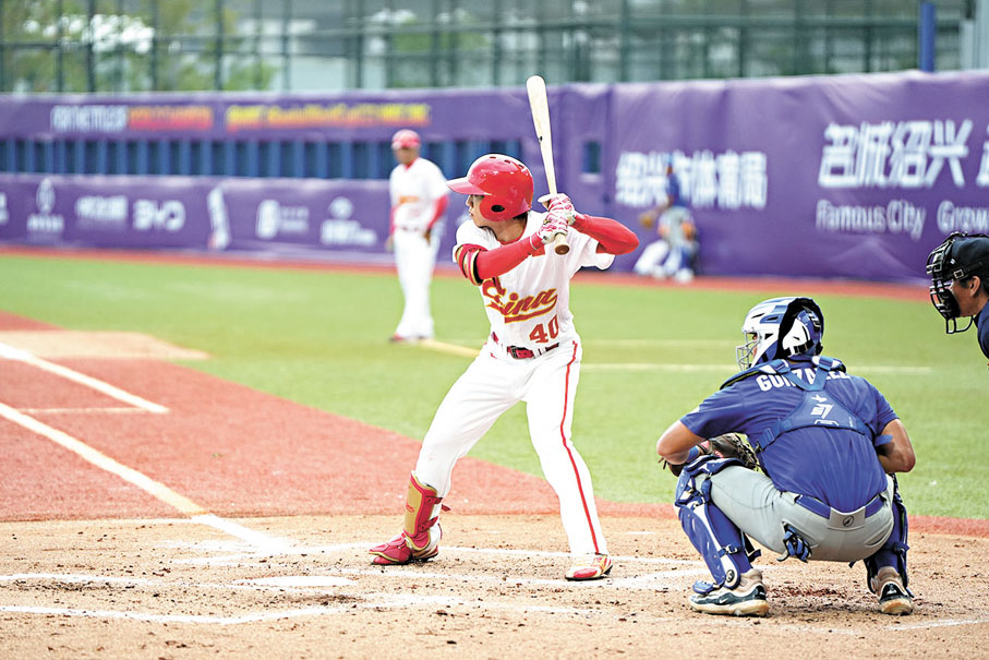 ●國家隊隊員胡天元準備擊球。  中新社