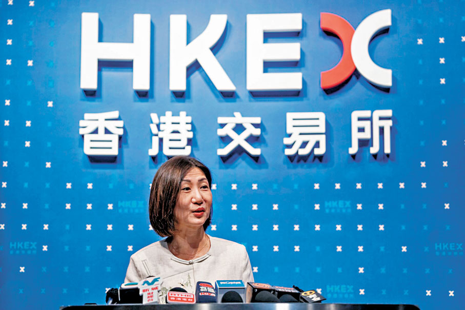 ●陳翊庭表示，有信心香港全年新股集資額能重返世界前列。 彭博
