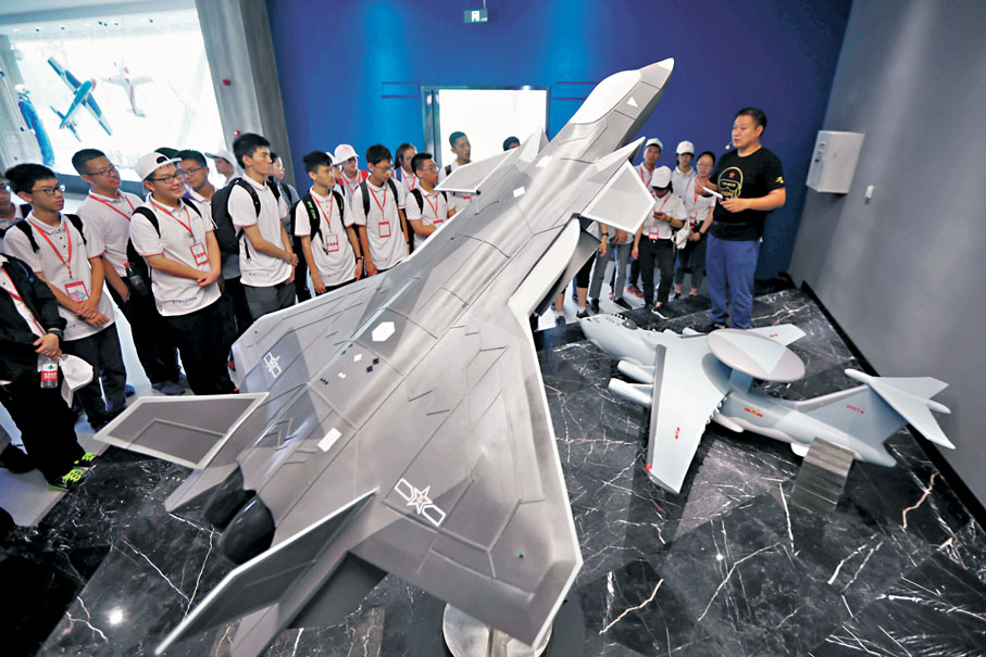 ●教育局昨日宣布，中小學生主題式內地交流計劃增推7個不同特色的交流團。圖為行程之一的南京愛飛客航空運動科普基地。 資料圖片