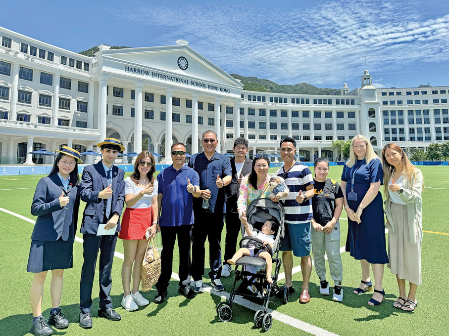 ●優化營商環境也是張廣軍關注的重要一環，他建議針對不同區域產業結構區別優化營商環境。圖為2024年，他參觀香港哈羅國際學校。