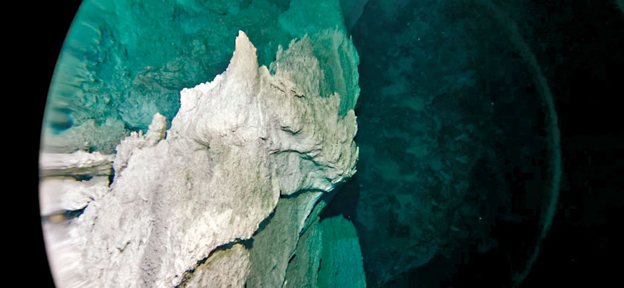 ●大西洋「失落之城」的「白煙囪」。