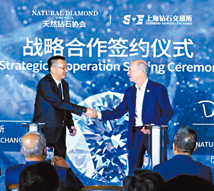 ●天然鑽石協會與上海鑽石交易所達戰略合作，以更好地促進產業穩健發展。香港文匯報記者李昌鴻 攝