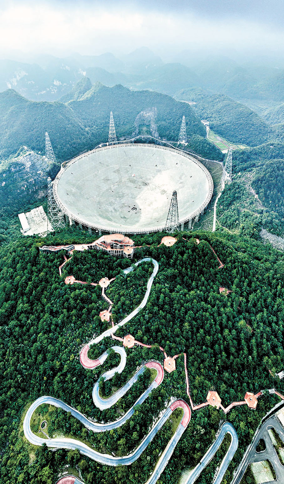 【分享技術】2016年9月　「中國天眼」——500米口徑球面射電望遠鏡落成啟用，至今取得多項重要發現，包括觀測到黑洞「脈搏」、發現900餘顆新脈衝星等。項目於2021年對全球科學界開放。