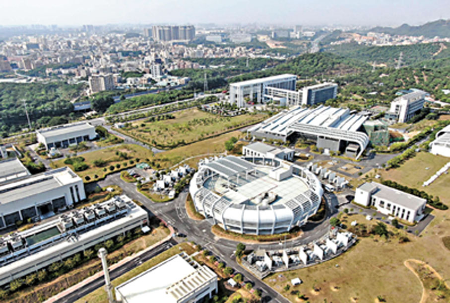 2018年　「超級顯微鏡」中國散裂中子源裝置投運，為材料、生命和能源等科學領域的突破提供重要手段，為中國乃至全球科技創新服務。