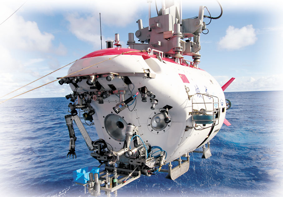 2024年　中國自主設計、自主集成的首台7,000米級大深度載人潛水器「蛟龍號」自2009年8月首次下潛以來，已完成超過300次下潛，在太平洋、印度洋、大西洋的海底留下足跡，累計搭載超過900人次下潛，包括外籍科學家。