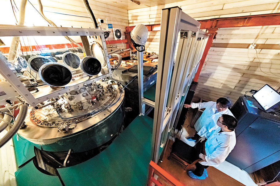 【勇闖前沿】2023年底　世界最深、最大地下實驗室——中國錦屏大設施正式投入科學運行，為暗物質、中微子、核天體物理等課題提供一流環境。