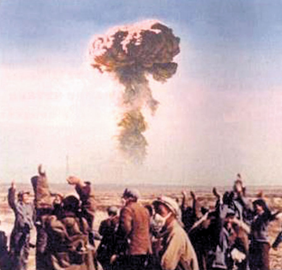 1964年　中國第一顆原子彈爆炸成功。