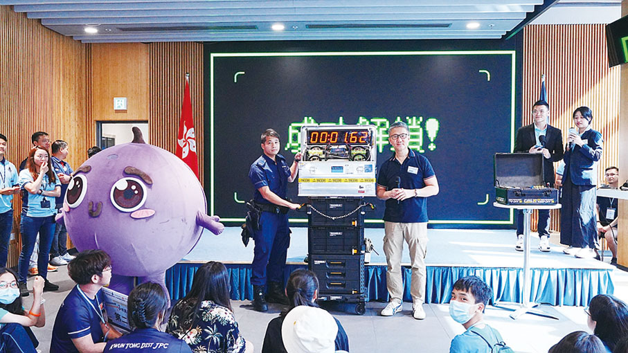 【劇本互動賀回歸之「少年英雄：破案奇兵」沉浸式推理解密遊戲】本會在警務處東九龍總區總部舉辦一場獨具特色的青年學生慶回歸活動。邀請150名中學生及社會各界嘉賓共同參與這次前所未有的實境互動推理解謎遊戲，遊戲當中融入了慶祝回歸、國家安全、公民教育、防騙教育及青年心靈健康等多個元素。