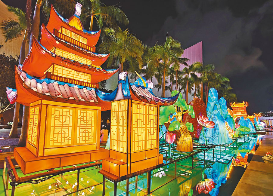 ●從鐘樓底下看的龍宮。