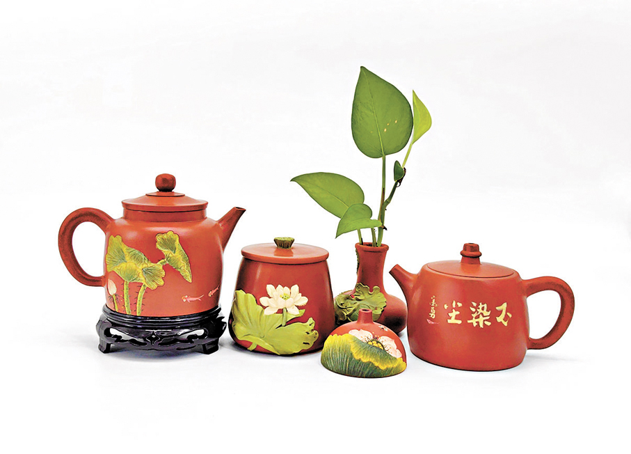 ●「榮州陶」一澄「不染塵荷花壺」。