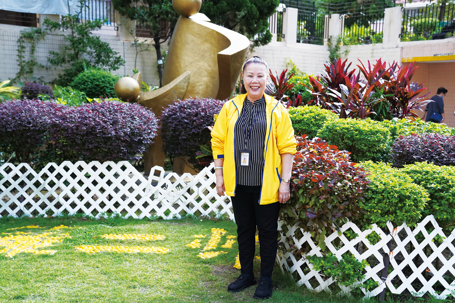 ●從事物業管理近20年的楊瑞蓮是葵涌石籬邨物業總屋宇監督，她視左鄰右舍是家人，人人都稱呼她「蓮姐」。