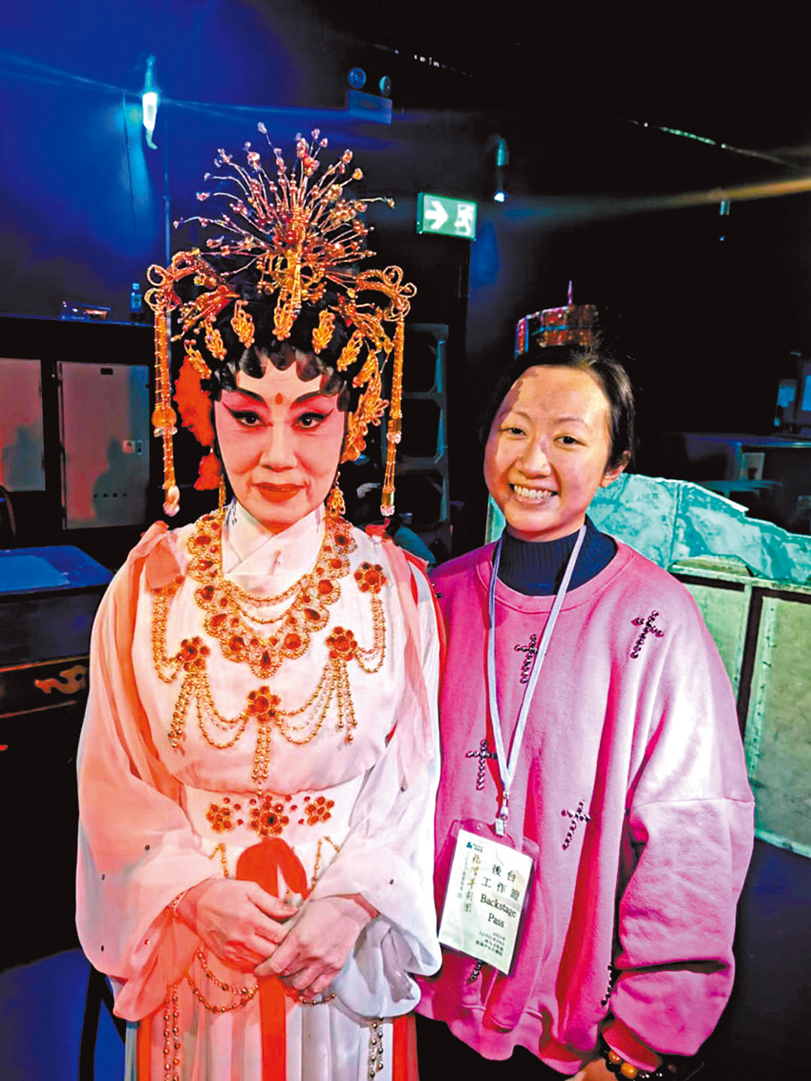 ●御玲瓏和汪明荃合照。