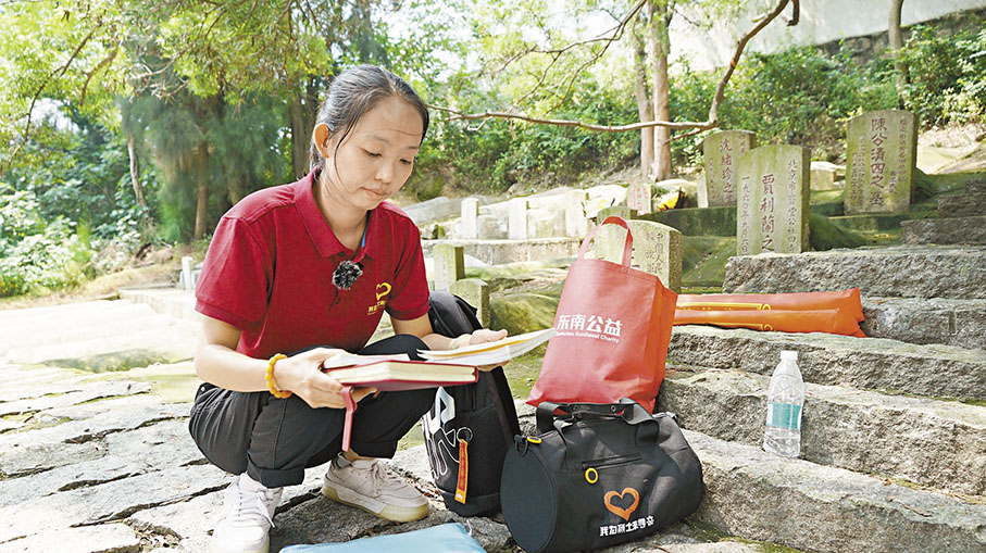 ●王玉茹有4本筆記本，詳細地記錄了為100餘名英烈找到家人的資料。