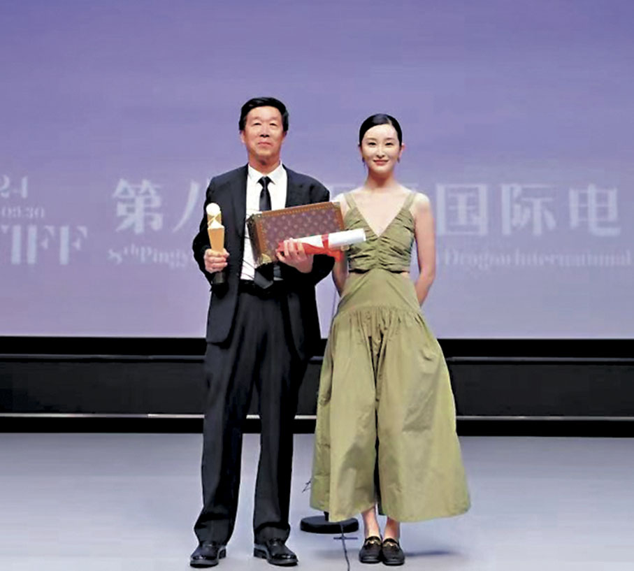 ●徐朝英在《前程似錦》中刻畫了獨特而真實的「中國式父親」的形象。