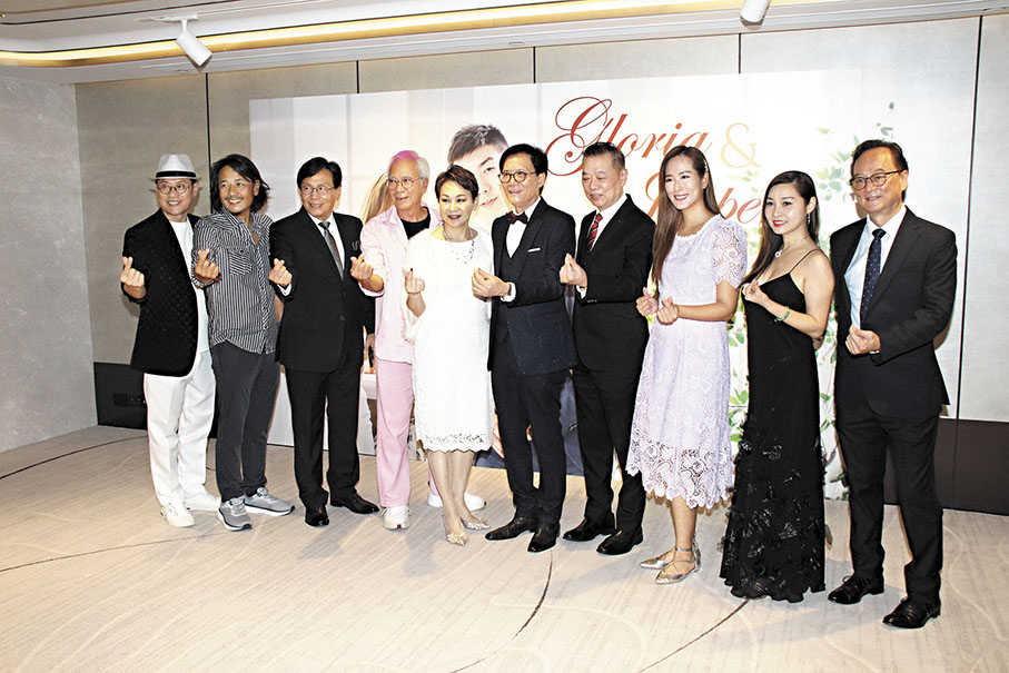 ●不少圈中好友到場恭賀麥振江（右5）嫁女。