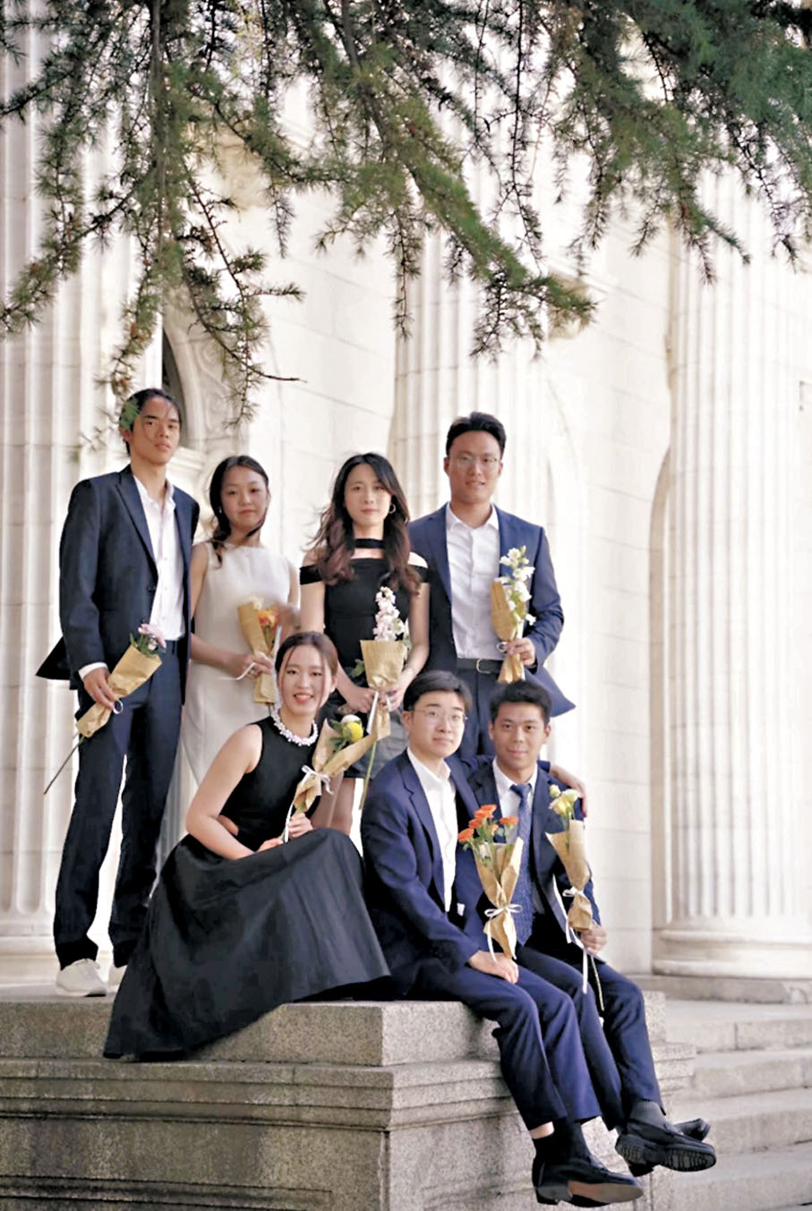 ●李澤森與清華同學合影 。