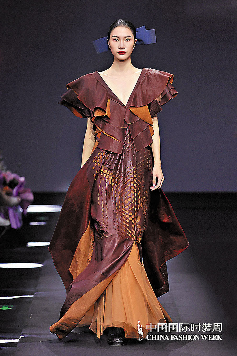 ●南沙欖核香雲紗再次登上中國國際時裝周舞台。